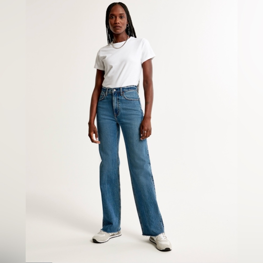 Abercrombie The 90's Relaxed Jean High Rise Curve Love